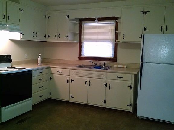 3rd image of 3422 Skyline Dr