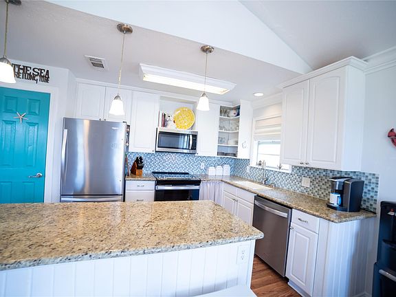 5th image of 4014 Reeves Dr