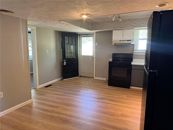 5th image of 406 S Joplin St