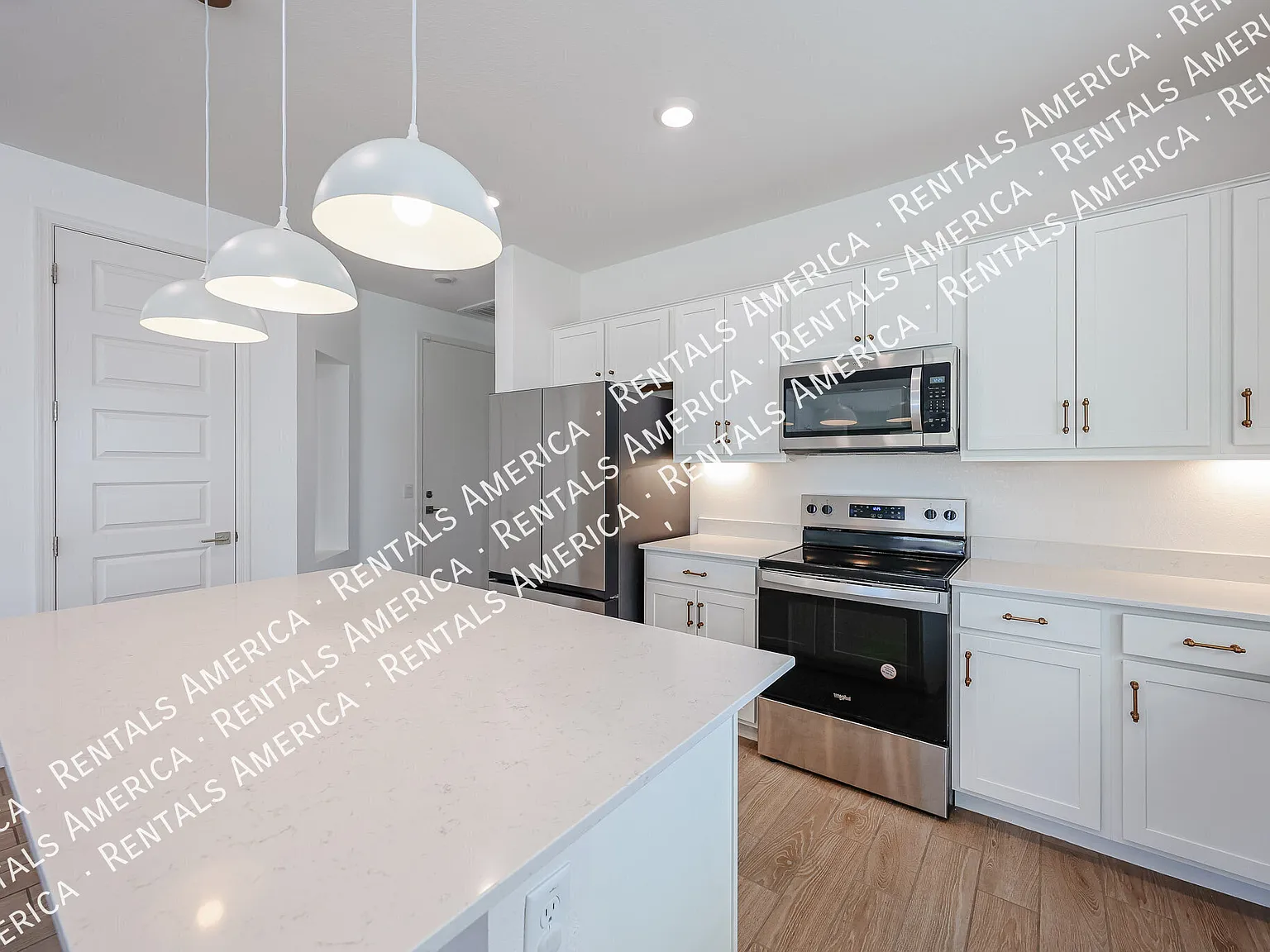 Beautiful 4-Bedroom Home with Loft & Water Softener — Photo 3