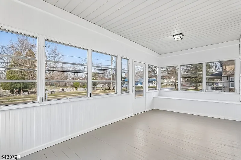 2 bed, 1.0 bath, $2,650 — Photo 4