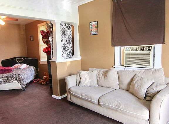 3rd image of 2704 Clover St