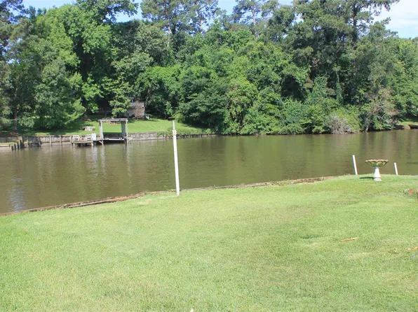 197 Lakeshore Dr, Onalaska, TX 77360