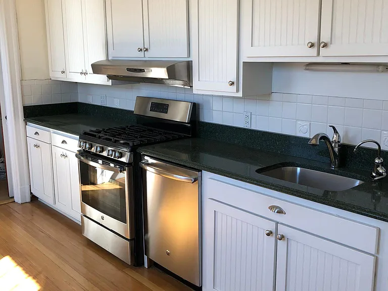 Eat in kitchen. Gas stove and oven, and dishwasher.