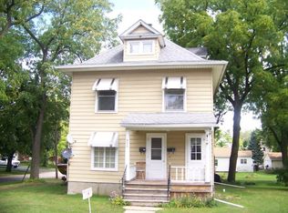 632 Queen Anne St #2, Woodstock, IL 60098