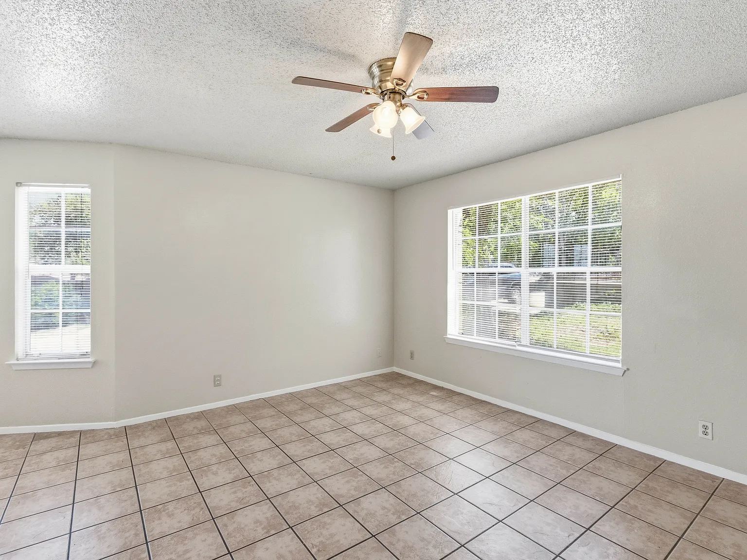 2 bed, 2.5 bath, 1023 sqft, $1,295 — Photo 4