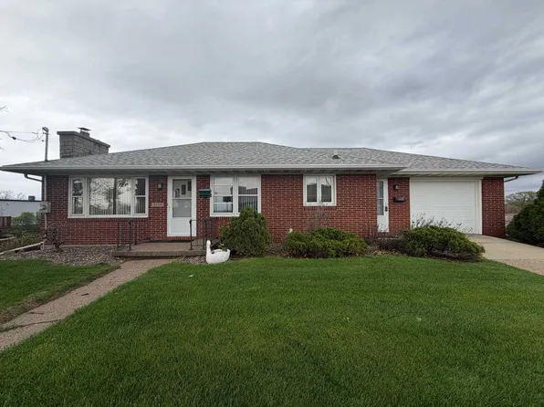 3280 Asbury Rd, Dubuque, IA 52001