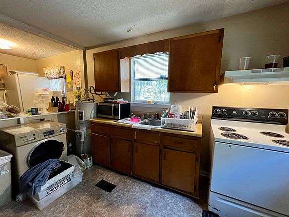 3rd image of 2728 Lake Mary St