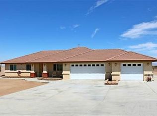 9927 Arrowhead Rd, Phelan, CA 92371