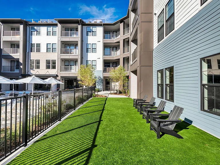 District 757 Apartments — Photo 4