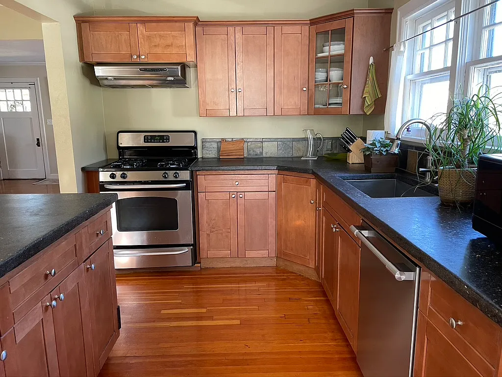 3 bed, 1563 sqft, $2,650 — Photo 2