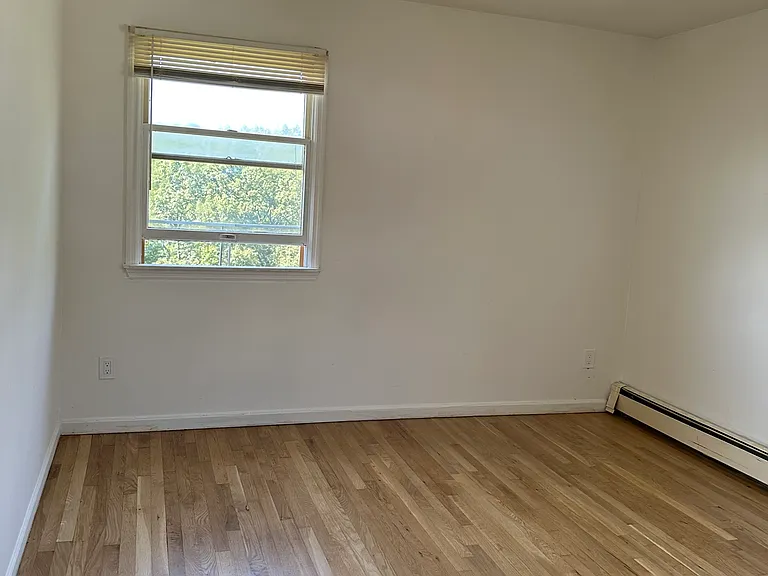 157 Bennett Ave — Photo 6