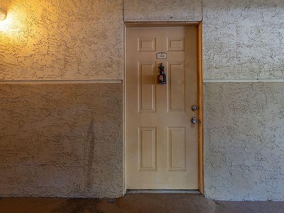 5th image of 831 Camargo Way Unit 104