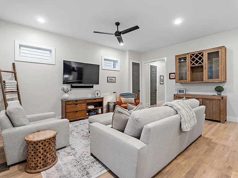 6462 Thunderbird Dr — Photo 14