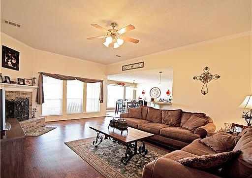 4th image of 1208 Norfolk Ct