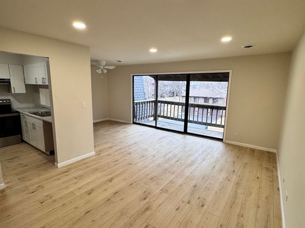 220 E Court Of Shorewood APT 6