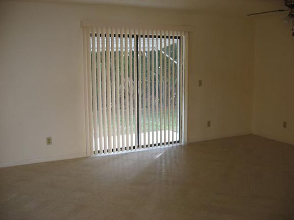 3rd image of 1222 SE 8th Pl Unit 1