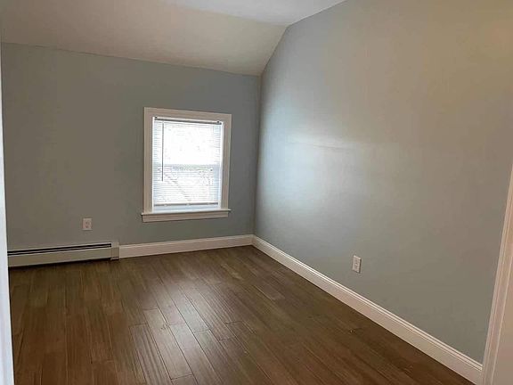 5th image of 107 Arnold St Floor 3