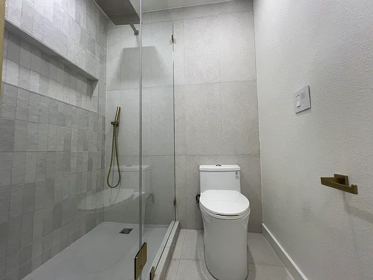 601 N Riverside Dr — Photo 37