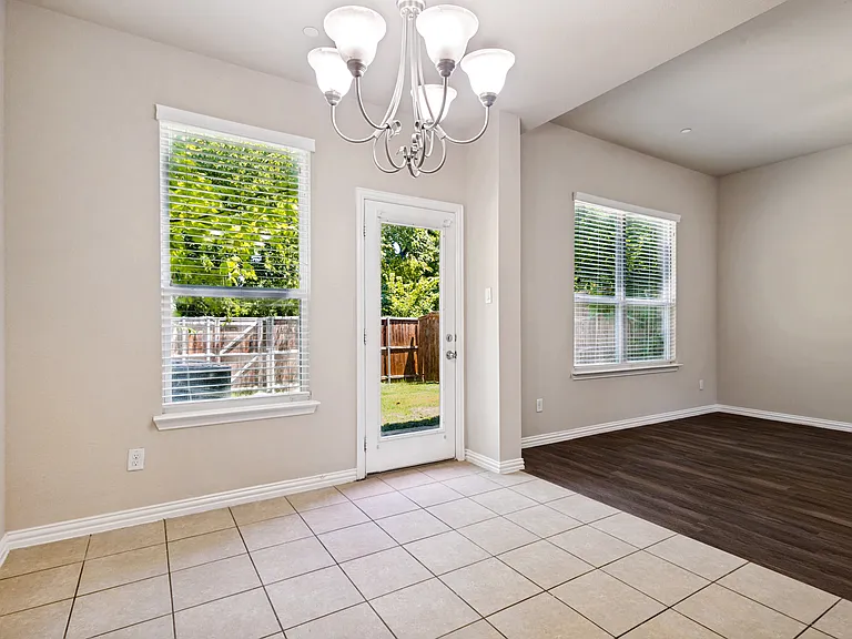 241 Barrington Ln — Photo 6
