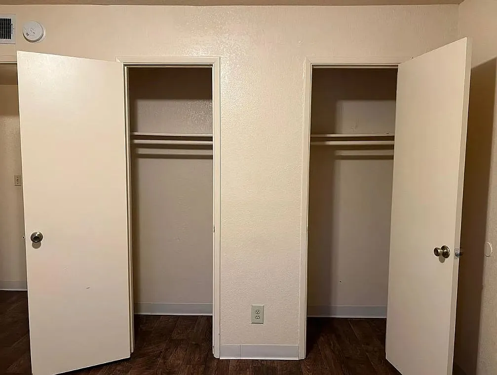 2 bed, 960 sqft, $1,300 — Photo 2