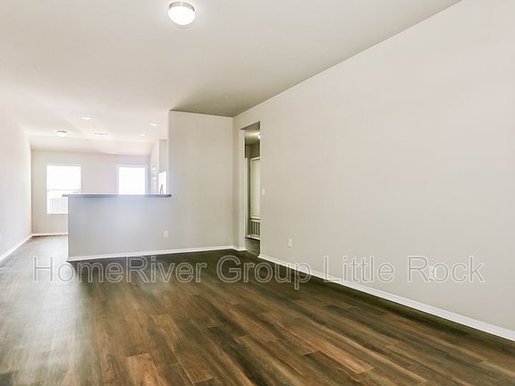 3rd image of 1095 Huntington Dr