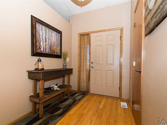 3rd image of 7513 S Hughes Ave