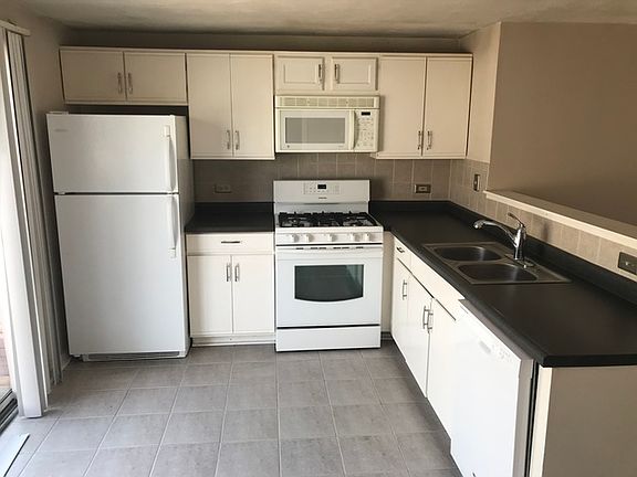 3rd image of 2041 Westview Ln