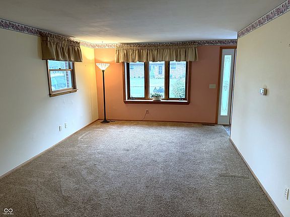 4th image of 1003 Valley Dr