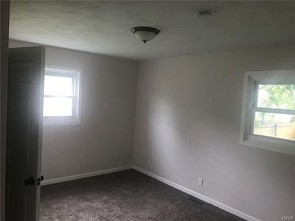 5th image of 101 Finwood Dr