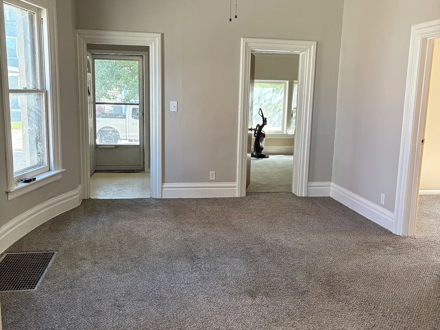 2 bed, 1172 sqft, $850 — Photo 2