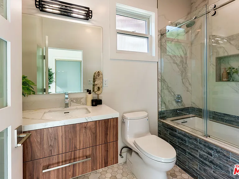 443 W Avenue 37 — Photo 25