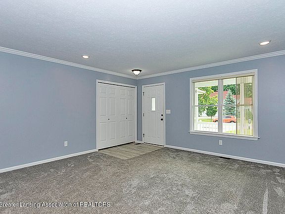 3rd image of 1513 Hiawatha Dr