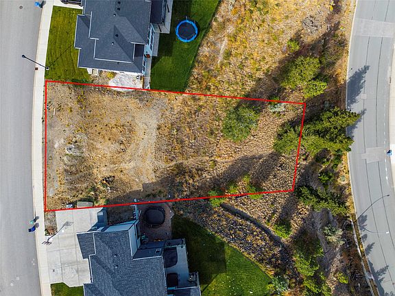 2nd image of 1668 Balsam Pl