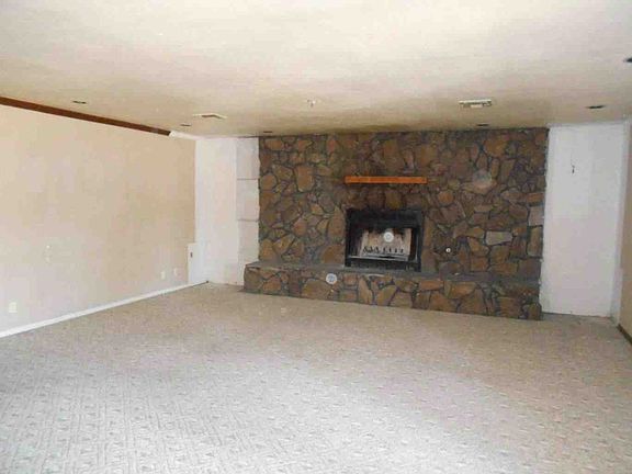 4th image of 1130 N Elm St