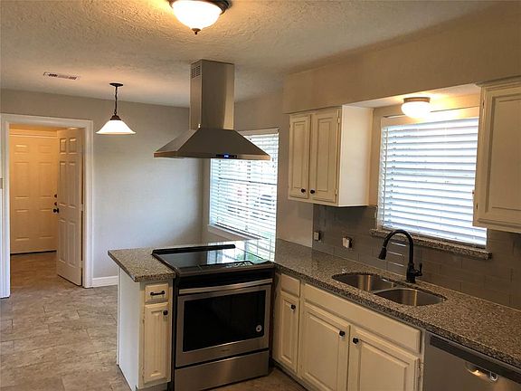 5th image of 8306 Crestwood Dr