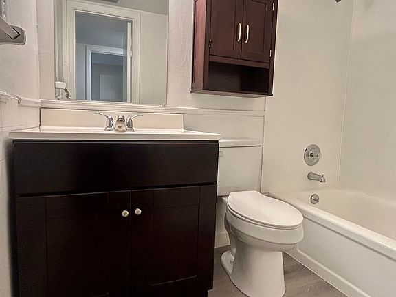5th image of 3323 N Westmoreland Dr #9371