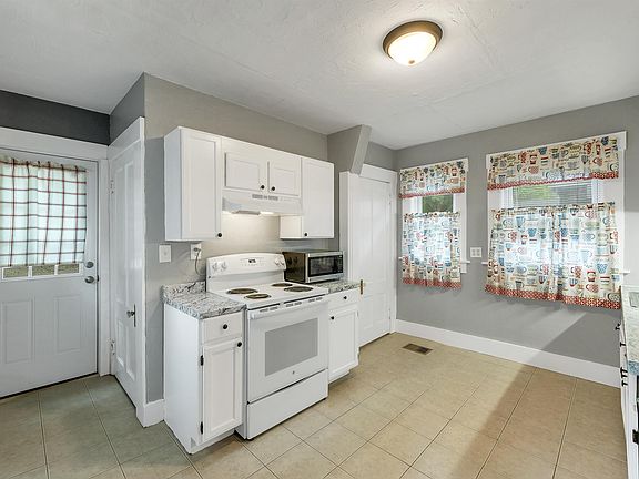 4th image of 102 Franklin Street