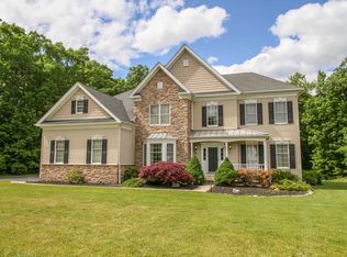 28 Hayden Ct, Poughkeepsie, NY 12603