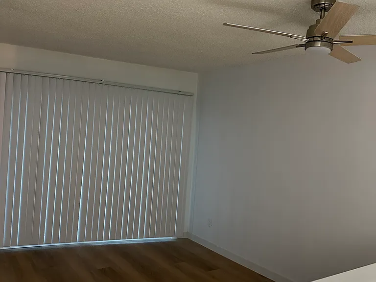 8016 Owensmouth Ave #10 — Photo 3