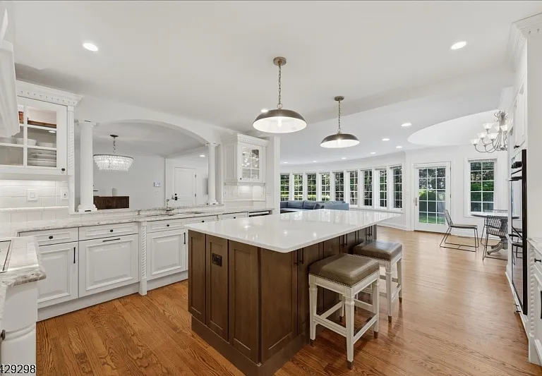 18 Tennyson Dr — Photo 3
