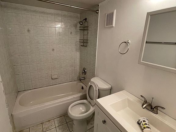 2nd image of 274 Seguine Ave #1