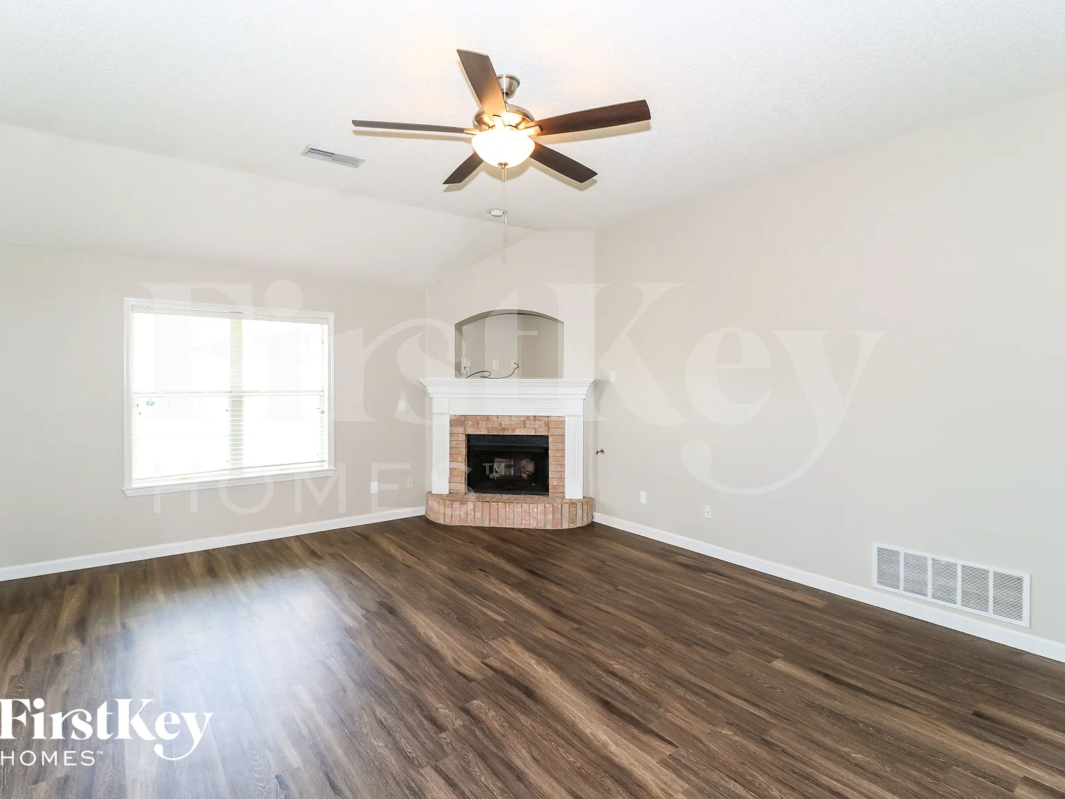 3 bed, 2.0 bath, 2281 sqft, $2,690 — Photo 4