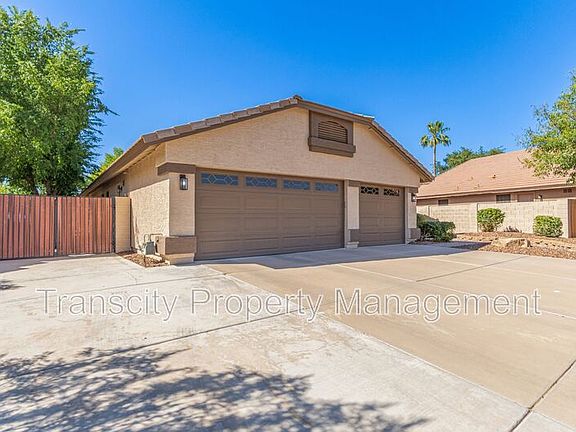 3rd image of 1028 E Orchid Ln