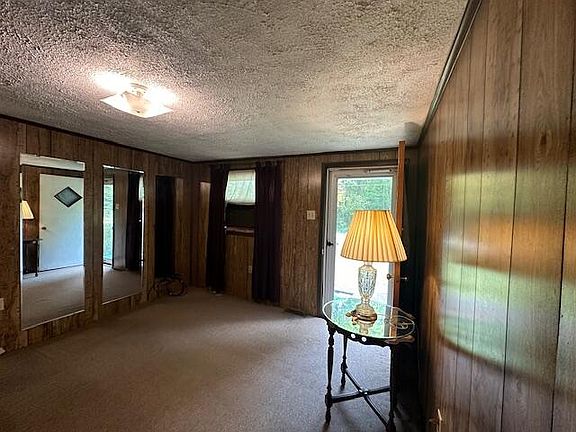 2nd image of 821 Sunset Dr