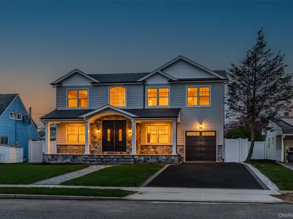 12 Patience Lane, Westbury, NY 11590