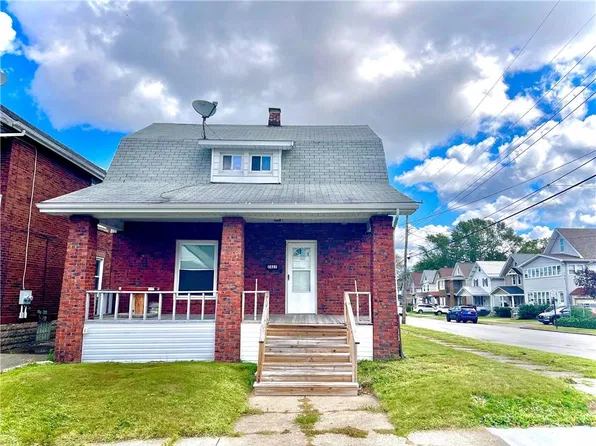 2827 Wayne St, Erie, PA 16504