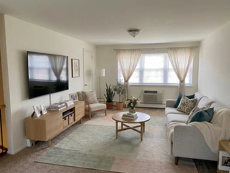 Valley Green Apartments — Photo 28