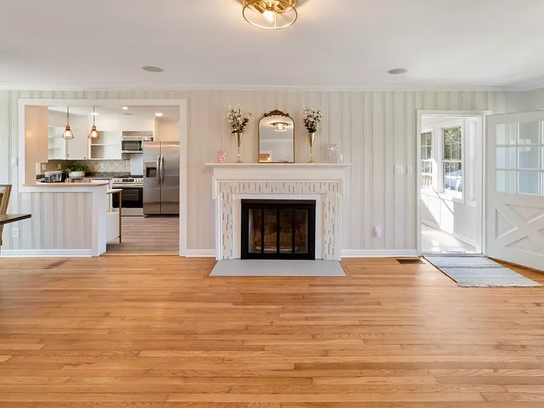 1033 N Pine St — Photo 12