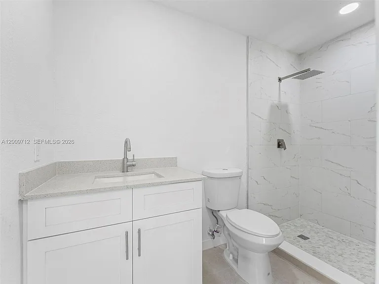 1368 W 29th St #2 — Photo 9